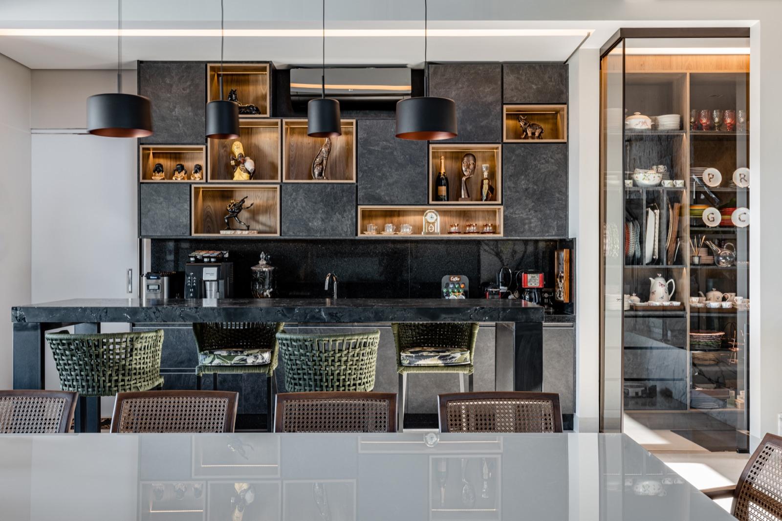 Área gourmet de alto padrão assinada pela Bellucci, em parceria com arquitetos.